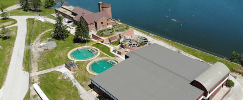 Instalaciones del departamento de agua de Bloomington visto desde el aire