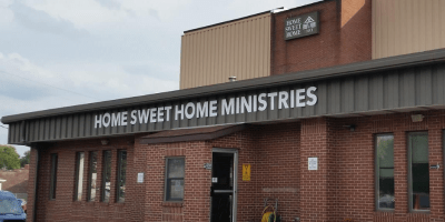 Fachada de Home Sweet Home Ministeries. Foto cortesía de WJBC.