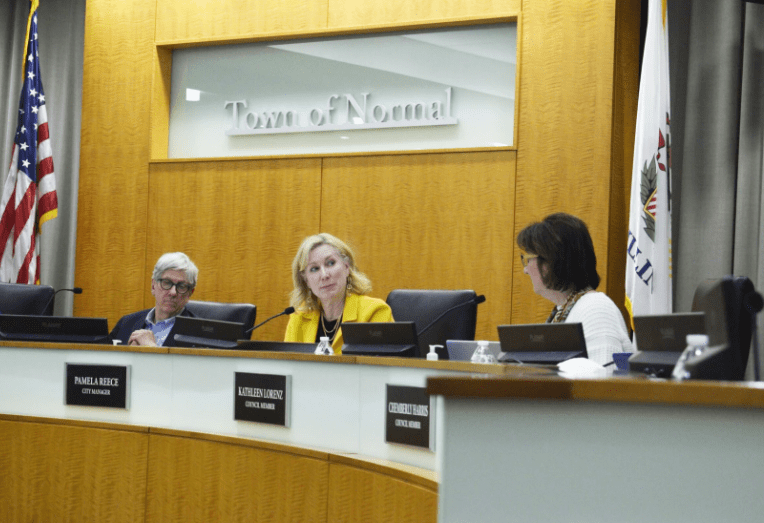 Concejales de Normal en la discusión del lunes.