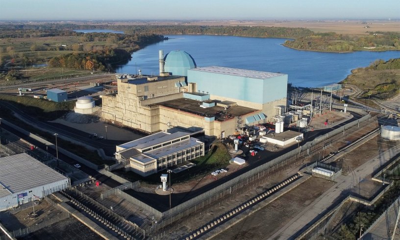 Clinton Nuclear Power Plant viewed from above.