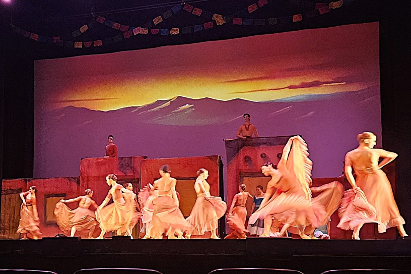 Bailarinas de ballet sobre un escenario.