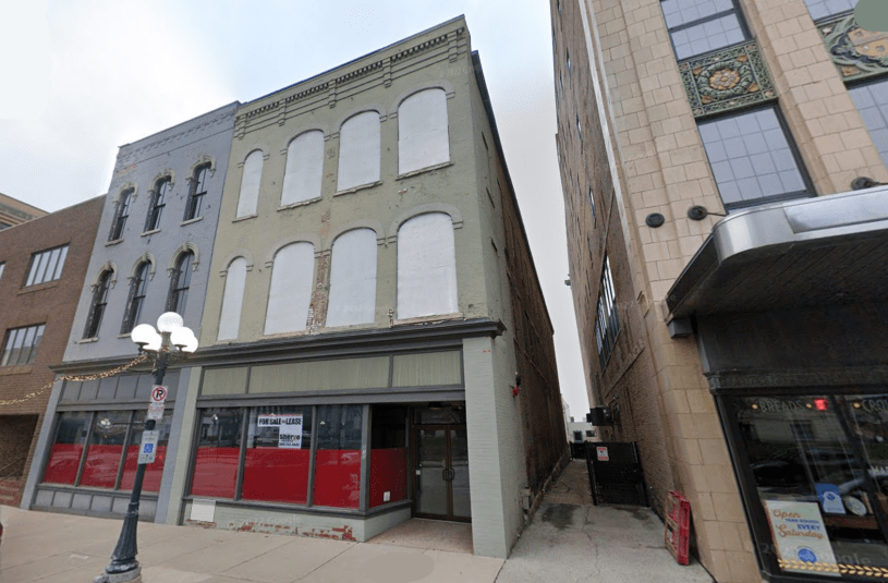 Fachada de 210 North St. Bloomington, IL.