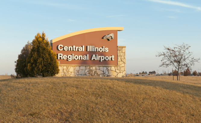 Aviso principal con el nombre del Aeropuerto Regional de Illinois Central.