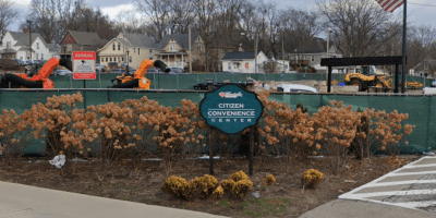 Aviso frontal de la entrada al Centro de conveniencia a los ciudadanos.