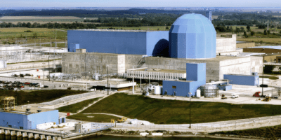 Toma panorámica de de la planta nuclear Clinton Clean Energy Center.