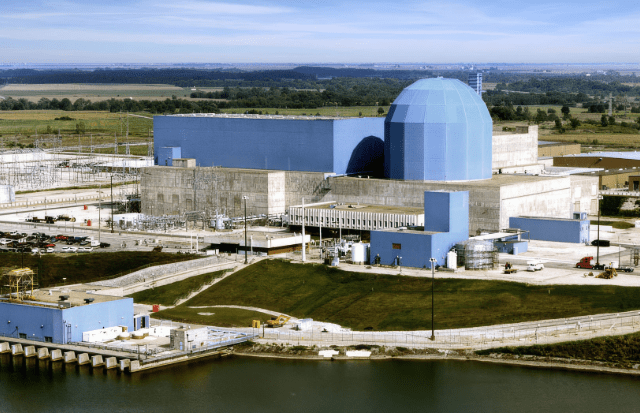 Toma panorámica de de la planta nuclear Clinton Clean Energy Center.