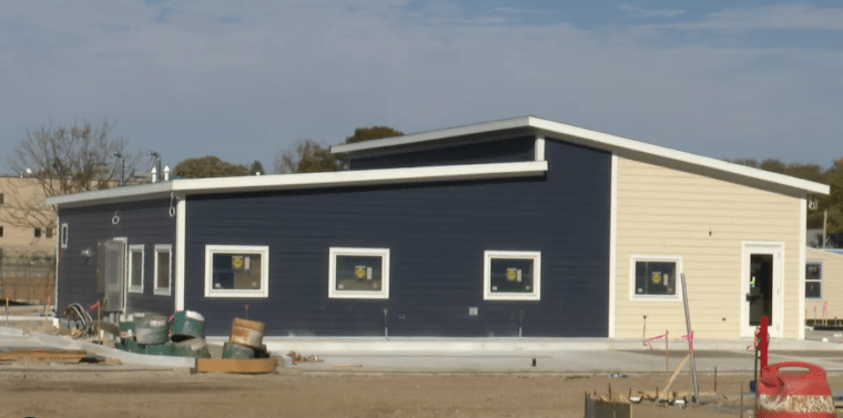 Salón comunitario de The Bridge.